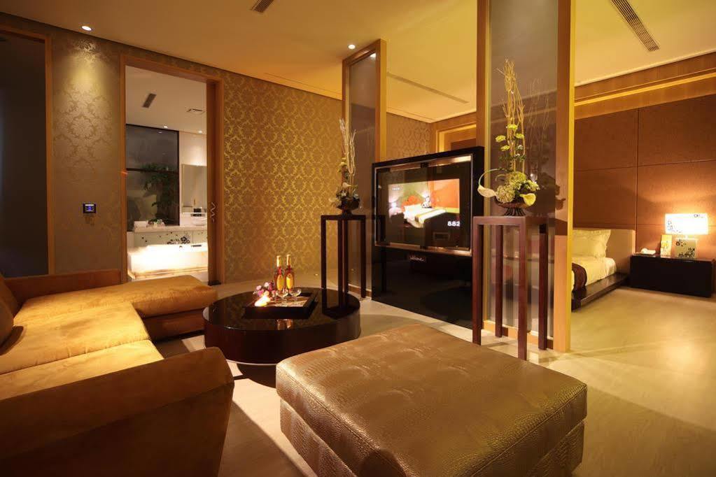 Wehome Motel Tainan Exterior foto