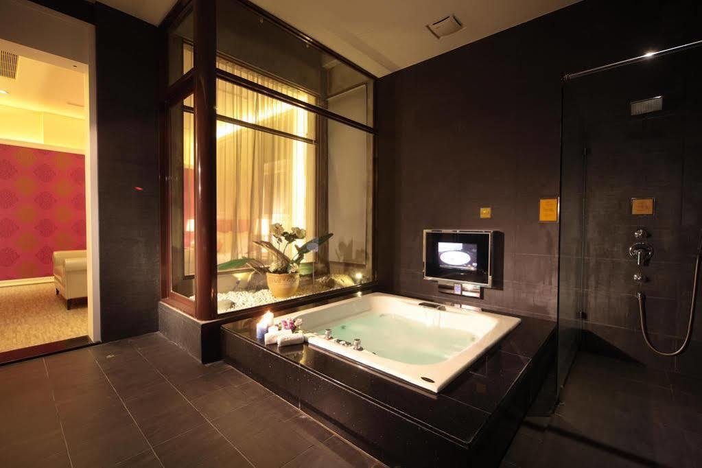 Wehome Motel Tainan Exterior foto